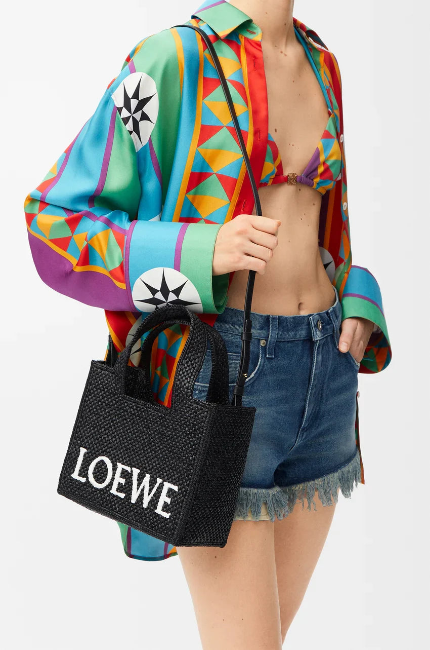 Loewe Kleine Font Tote aus Raffia